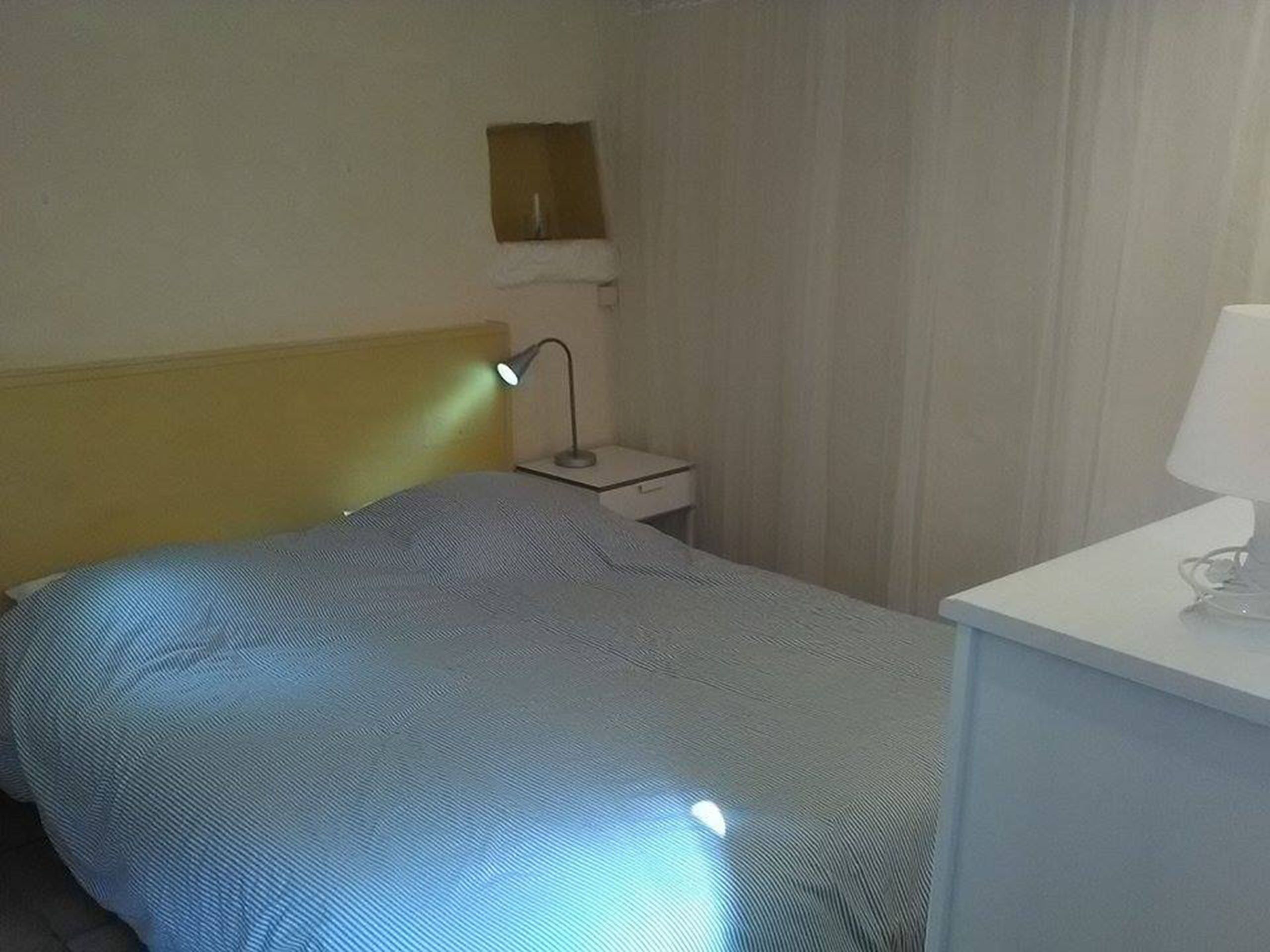 Near Uzès, room with patio and kitchen area in charming house