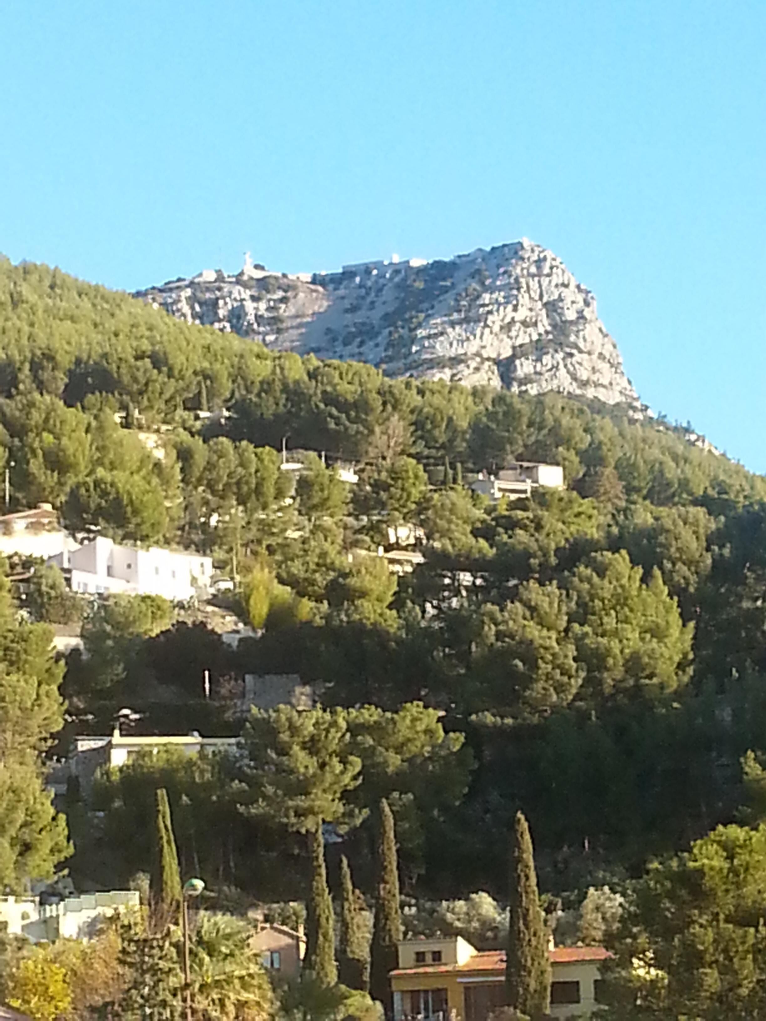 2-4 pers - (5 rooms - Between Toulon and Hyères - Free secure parking