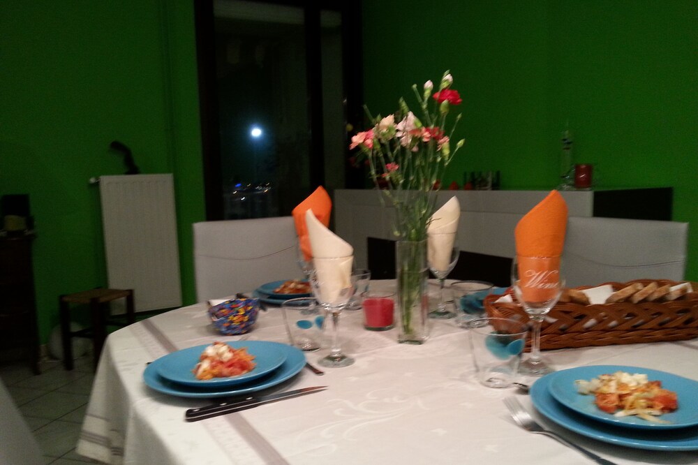 2-4 pers - (5 rooms - Between Toulon and Hyères - Free secure parking