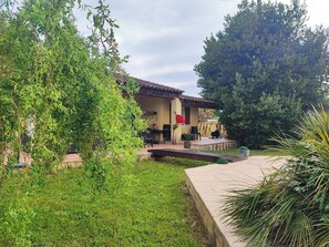 Terrace/patio - VILLA "La Crau" Exceptional Provencal oasis with private saltwater pool  (Arles)