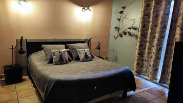 5 habitaciones, tabla de planchar con plancha y cuna de viaje