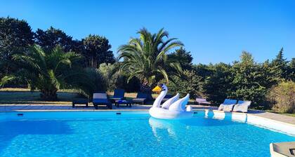 VILLA "La Crau" -allas, jossa on suolaa 2500 m2: n puutarhassa