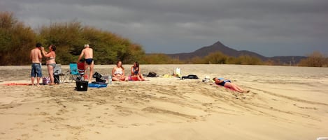Beach nearby, sun loungers, beach towels