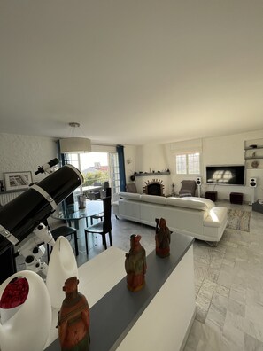 TV, fireplace, table tennis - FACING SOUTH SEA VIEW (Carqueiranne)