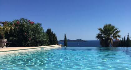 FACING SOUTH SEA VIEW