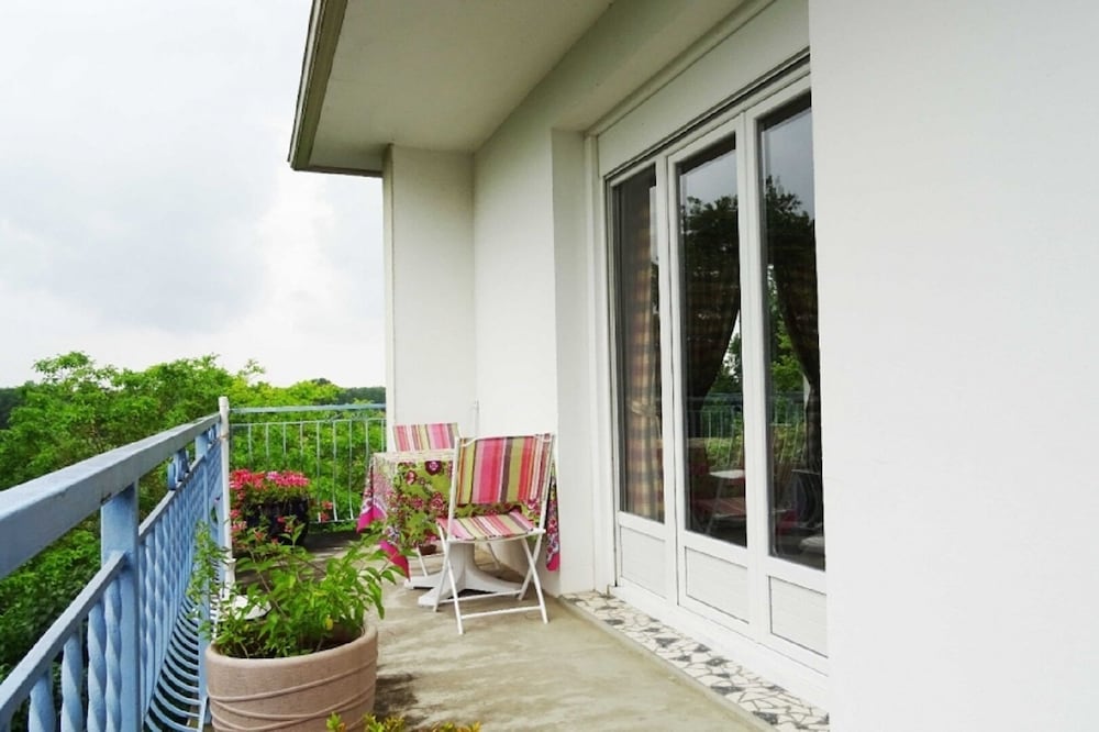 Country house with wonderful view over the Lot valley