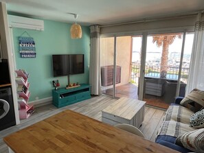 TV, mesa de pingue-pongue