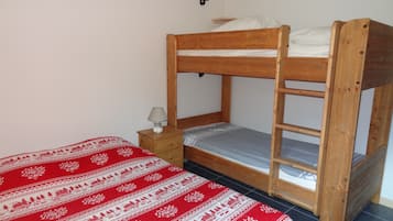 1 chambre, fer et planche Ă repasser, draps fournis
