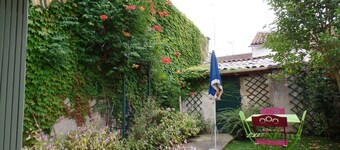 ベルジェラックで静かに見渡せる庭のある家