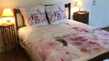2 bedrooms, iron/ironing board, free WiFi