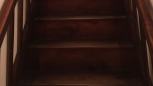 A wooden staircase with a handrail, leading upwards. - House with garden not overlooked in Bergerac quiet (Bergerac)