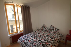 3 bedrooms, iron/ironing board, travel crib, free WiFi