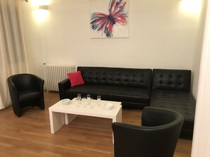 Fernseher, Tischtennisplatte