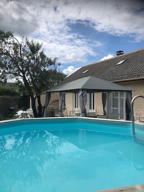 Pool - Holiday rental of a large fully equipped house. (Saint-Martin-Longueau)