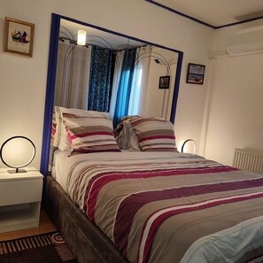 5 slaapkamers, een strijkplank/strijkijzer, reisbedje, wifi