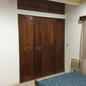 3 bedrooms, WiFi, bed sheets