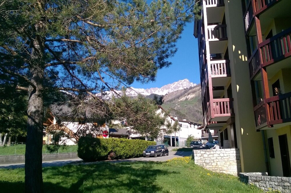 Large renovated Studio (4p), near train station and funicular