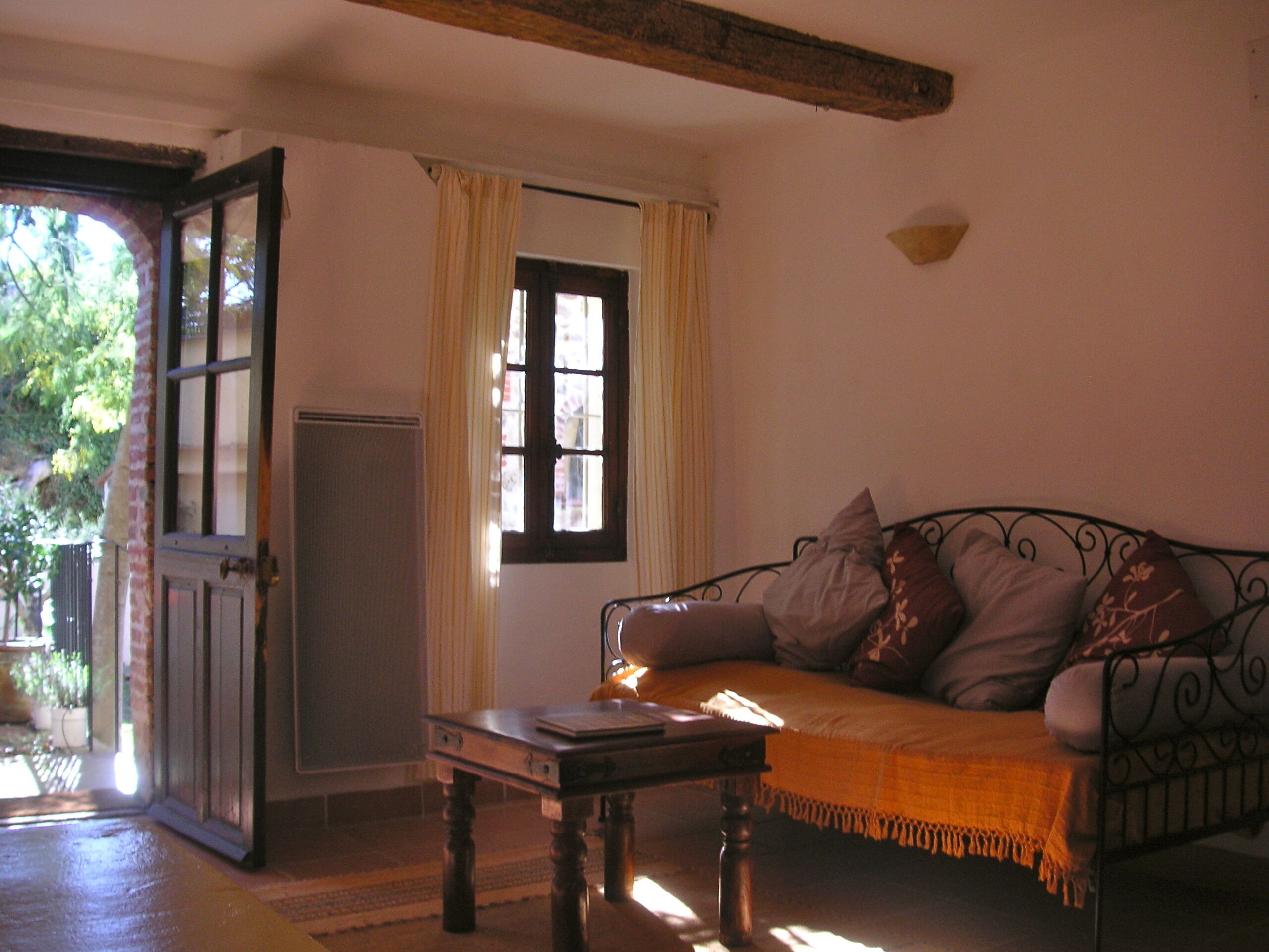 Award-winning Character Holiday Apartment in a Catalan Farmhouse ("Granados")