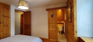 3 chambres, fer et planche à repasser, Wi-Fi gratuit, draps fournis