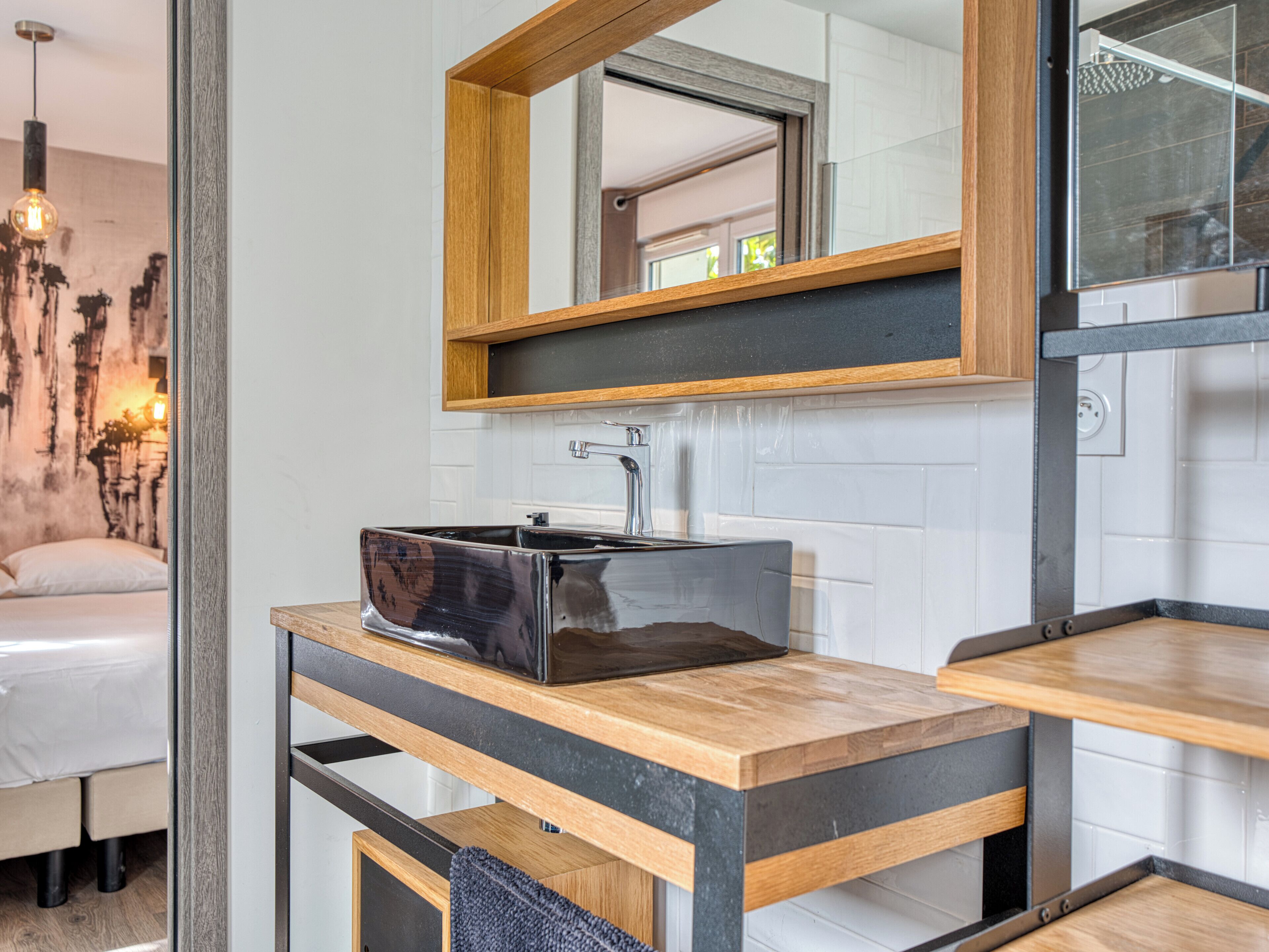 8 slaapkamers, een strijkplank/strijkijzer, reisbedje, wifi