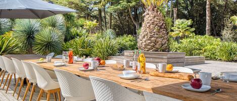 Outdoor dining