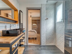 8 makuuhuonetta, silitysrauta/-lauta, vauvan matkasänky, Wi-Fi