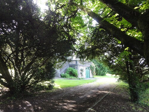 BEAUTIFUL HOUSE BOURGEOISE, 9 people, in the village center of MASSERET