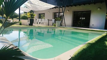 Piscine extérieure, piscine chauffée