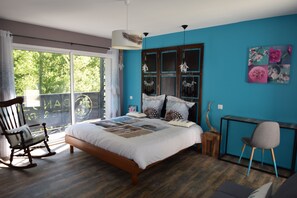 4 bedrooms, in-room safe, desk, iron/ironing board