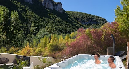 Villa Gorges du Tarn Millau 5* nature design pool jacuzzi sauna beach with view