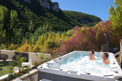 Villa Gorges du Tarn Millau 5* nature design pool jacuzzi sauna beach with view