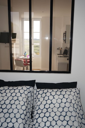 1 bedroom, iron/ironing board, travel cot, free WiFi - Appt 2Pièces 25m² 2 pers au 1er étage vue sur le havre de Portbail (Portbail)