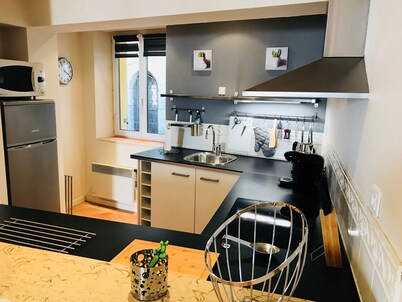 Apartamento con aire acondicionado, WiFi, centro de pueblo completo, estacionamiento