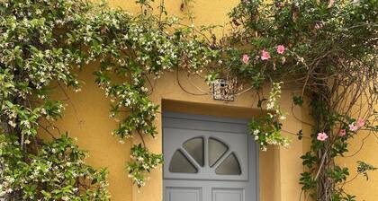 Klimatisierte Wohnung, WiFi, volles Dorfzentrum, Parkplatz