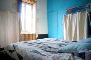 2 bedrooms, iron/ironing board, free WiFi, bed sheets - IDEAL COZY HOUSE FOR 1 COUPLE AND 2 CHILDREN (Sainte-Marie-de-Ré)