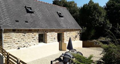 Charming little house near the village Belle-Isle-en-Terre