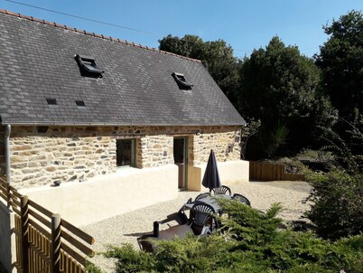 Charming little house near the village Belle-Isle-en-Terre