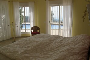 3 slaapkamers, een strijkplank/strijkijzer, wifi, beddengoed