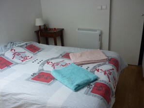 2 chambres, lit parapluie, Wi-Fi gratuit, draps fournis