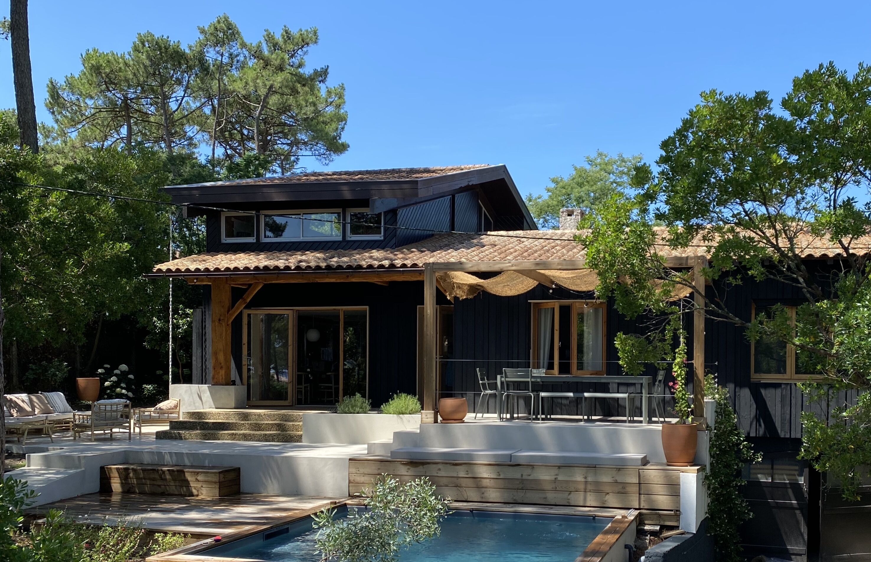 Villa Cap-Ferret, in the pines, overview of the pool, heated swimming pool.