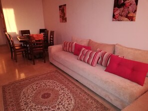 Living area - restful residence.  (Salé)