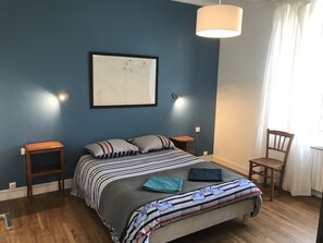 6 habitaciones, tabla de planchar con plancha y wifi gratis 