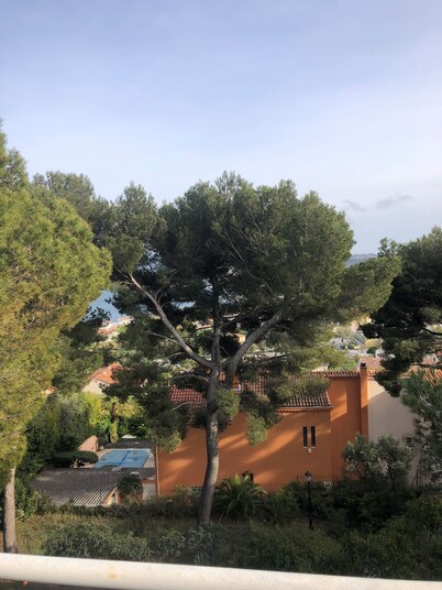 T3 + terrace on the heights of Martigues, with superb view