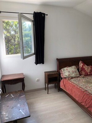 2 habitaciones, escritorio, wifi gratis y ropa de cama 