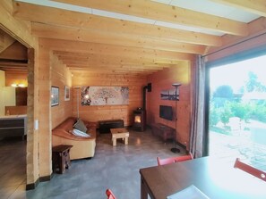 电视、壁炉、书