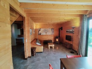 电视、壁炉、书