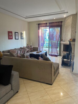 Televisie en een open haard