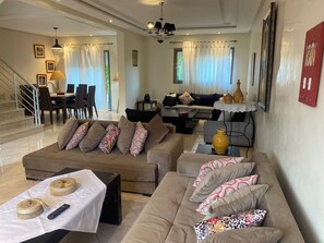 Televisie en een open haard