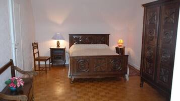 3 bedrooms, iron/ironing board, free WiFi