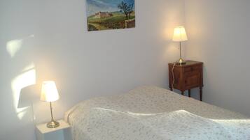 7 bedrooms, iron/ironing board, WiFi, bed sheets